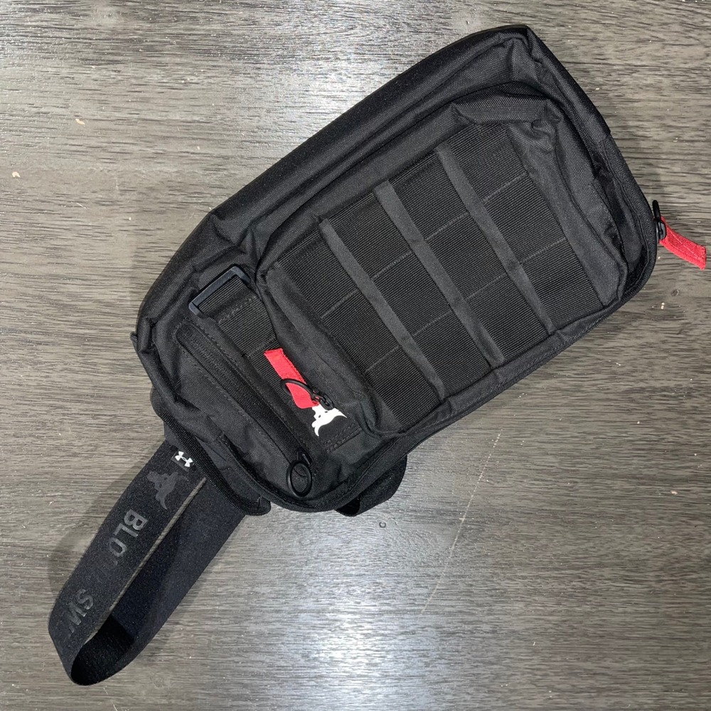 Under Armour Project Rock Sling Bag Black Dwayne Johnson Blood Sweat Respect 7L